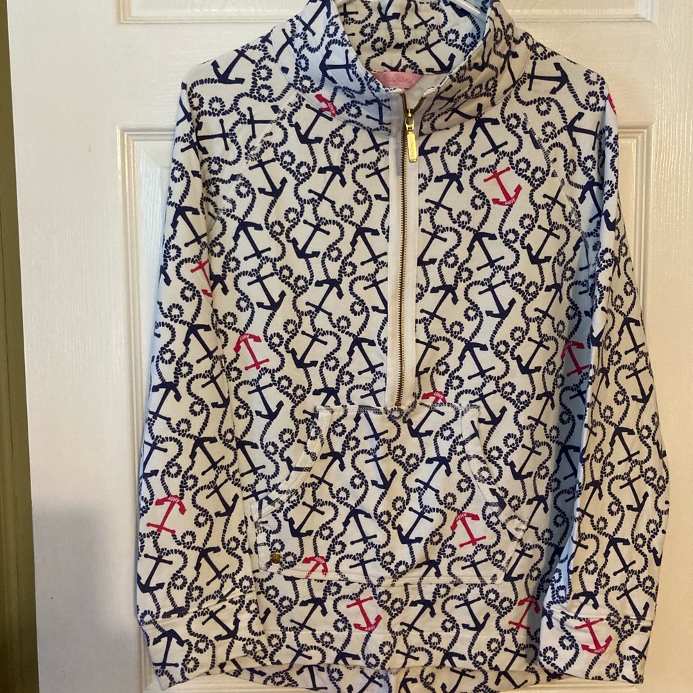 Lilly Pulitzer Ahoy There skipper popover has anchors for a nautical theme
